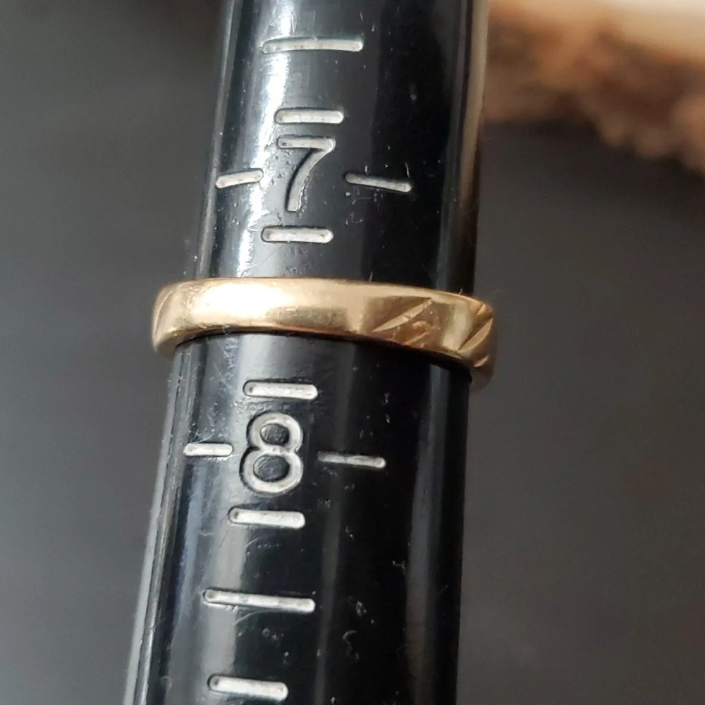 14K Gold Solid Minimalist Sturdy Wedding Ring - Picture 7 of 8